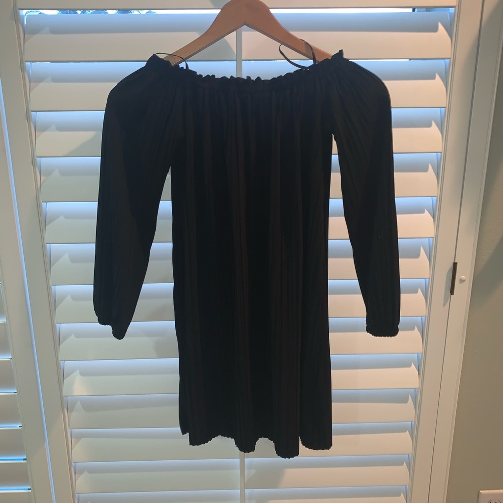 Off the shoulder LBD🎄